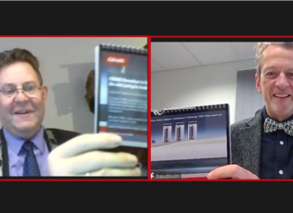 Burgemeester Van de Weerd ontvangt digitaal de CEWE-jubileumkalender