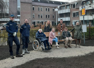 Leerlingen van De Bron planten eerste boom in belevingstuin Ittmannshof