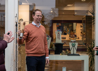 Prijs uitgereikt voor de mooiste WinterLichte etalage