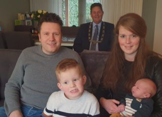 Felicitaties voor de eerste baby in het nieuwe jaar