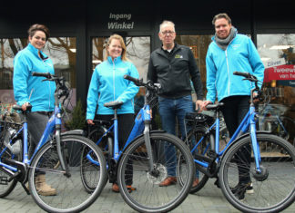 Geniet van Fietsen sponsort ChristenUnie met hemelsblauwe fietsen