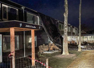 Deel van het dak van hotel de Foreesten weggewaaid