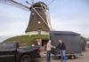 Van der Horst sponsort aanhangwagen aan Vrienden van Molen de Duif
