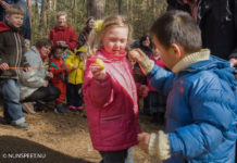 Tweede Paasdag eiertikken en eierzoeken in Hulshorst