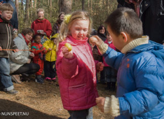 Tweede Paasdag eiertikken en eierzoeken in Hulshorst