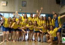 Waterpolodames vieren kampioensfeest