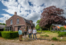 Buurt wil honderd jaar oude woning in Nunspeet redden van de sloop