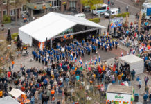 Muzikanten zetten de bloemetjes weer buiten