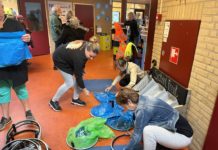 Ruim tien zakken vol afval hebben de leerlingen van de Prinses Beatrixschool in Hulshorst ingezameld