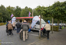 Stichting Vrienden van Het Baken deelt visjes uit