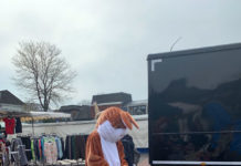 Paashaas op de weekmarkt Nunspeet