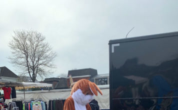 Paashaas op de weekmarkt Nunspeet