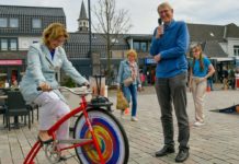 Nunspeet trapt Meimaand Fietsmaand af met loopfietsjes en smoothiefiets