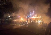 Felle brand legt stacaravan in de as op camping Samoza