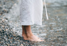 Pedicure zelf uitvoeren? Met deze tips verzorg je je voeten thuis als een professional!