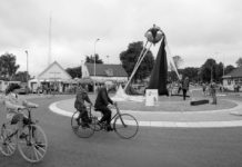 Shimano-sculptuur siert nieuwe rotonde