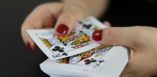 Gea van den Ham heeft de voorlaatste ronde in de zomercompetitie van de Klaverjasclub Hulshorst op haar naam geschreven