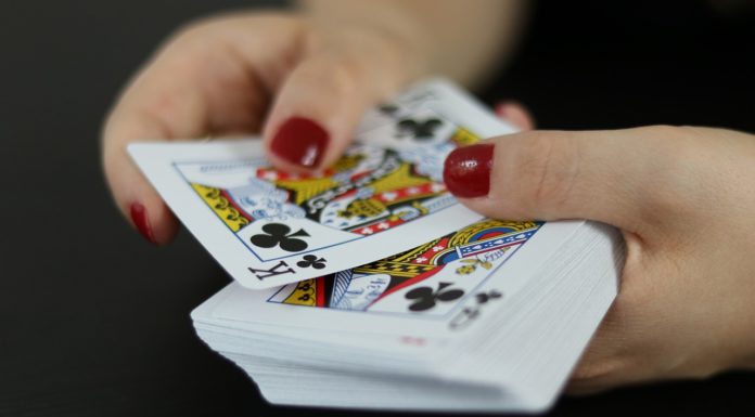 De eerste ronde van de wintercompetitie van de Klaverjasclub Hulshorst is gewonnen door Gerrit Wouters