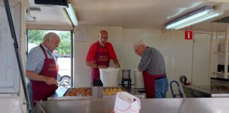Nunspeets Mannenkoor bakt ze weer bruin