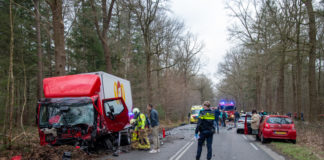 Zwaar ongeluk op Elspeterweg (N310) tussen Nunspeet en Elspeet: meerdere gewonden bij frontale botsing