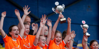 De Bron en IKC Prinses Beatrix grote winnaars bij VTS schoolvoetbaltoernooi