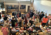 Tweedehands kledingmarkt in Elspeet op 9 oktober