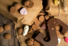 Roze sint komt langs bij het True Colors Café