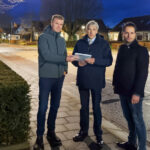 Bewoners Staverdenseweg bieden buurtinitiatief aan Wethouder Groothuis
