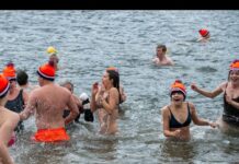 Nieuwjaarsduik Zandenplas opnieuw ijskoud succes