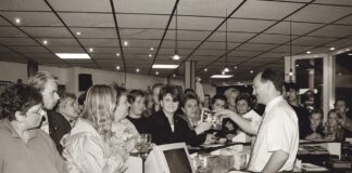 Wilde taferelen bij middernachtelijke CD verkoop