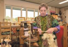 Jacqueline Mensink wil het spinnenwiel weer op de kaart zetten