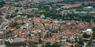 Gluren bij de buren: Hanzestad Zwolle vanuit de lucht bekeken