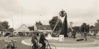 “Shimano Europa schenkt Nunspeet ‘Embracing the World’: Prachtige sculptuur prijkt op nieuwe rotonde aan Stationslaan” (1997)