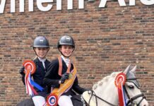 Amy Vos van Ponyclub Klein Maar Dapper kroont zich tot Nederlands Kampioen