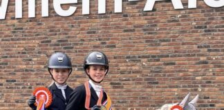Amy Vos van Ponyclub Klein Maar Dapper kroont zich tot Nederlands Kampioen