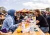 Nunspeet viert vrijheid met multiculturele brunch “Natuurlijk Ontmoeten”