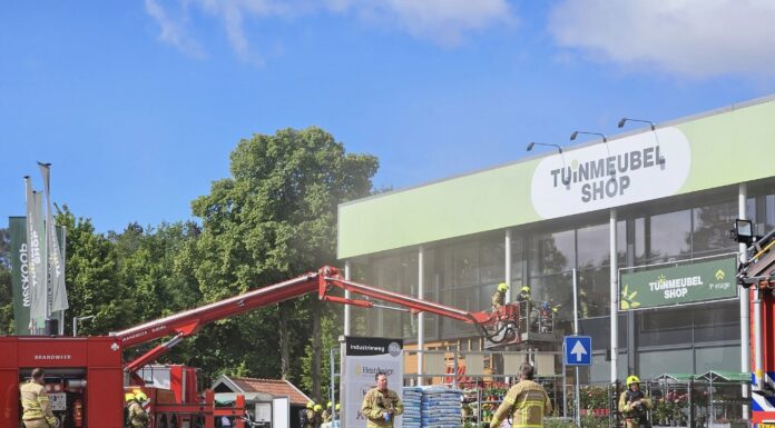 Brandweer rukt uit voor winkelbrand bij Welkoop