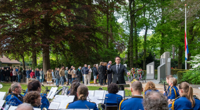 Gemeente Nunspeet herdenkt oorlogsslachtoffers tijdens indrukwekkende bijeenkomsten