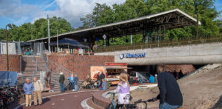 Oliebollen bij opening onderdoorgang station Nunspeet