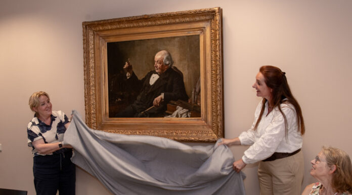 Bijzondere aanwinst voor Veluvine Nunspeet: Schilderij en foto van familie Molijn geschonken