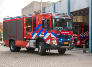 Nieuwe tankautospuit voor brandweer Nunspeet officieel in ontvangst genomen