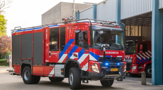 Nieuwe tankautospuit voor brandweer Nunspeet officieel in ontvangst genomen