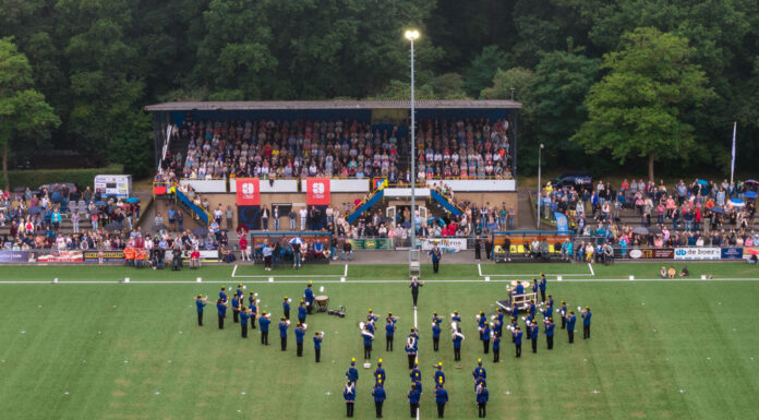 Terugblik op indrukwekkende Taptoe Nunspeet met drumlegende Cesar Zuiderwijk