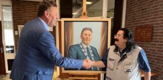 Portret oud-burgemeester Breunis van de Weerd onthuld