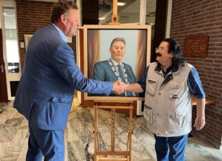 Portret oud-burgemeester Breunis van de Weerd onthuld