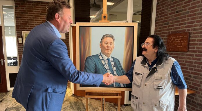Portret oud-burgemeester Breunis van de Weerd onthuld
