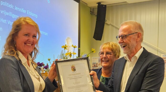 Gemeentelijk waarderingsteken voor John Hoving