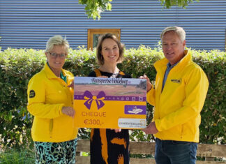 Gemeentebelang Nunspeet reikt cheque uit aan Stichting Geef Inclusief