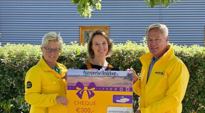 Gemeentebelang Nunspeet reikt cheque uit aan Stichting Geef Inclusief