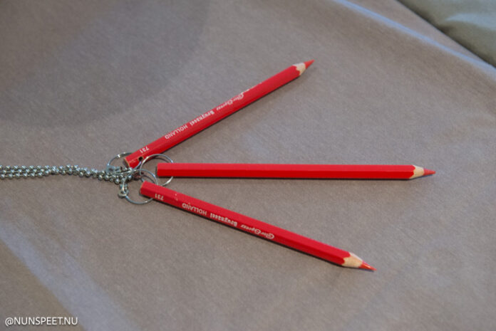 Putten - Inrichten stemlokaal in de Andreaskerk. (fotoBramvandeBiezen)